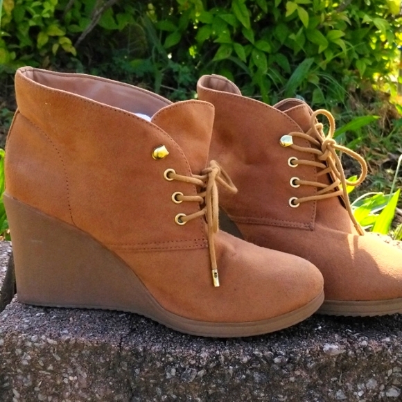white mt Shoes - Wedged ankle boots